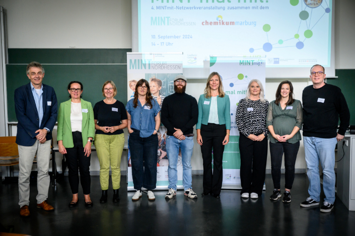 Die MINT-Cluster Nord- und Mittelhessen beim Netzwerktreffen im Chemikum Marburg (Foto: Tilman Lochmüller)