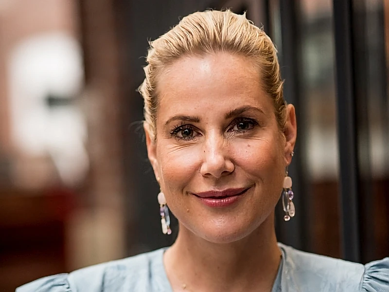 Portrait von Anika  Decker