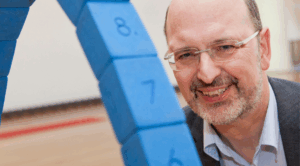 Online-Fortbildung von Prof. Beutelspacher „Was man mit einem Blatt Papier alles machen kann.“