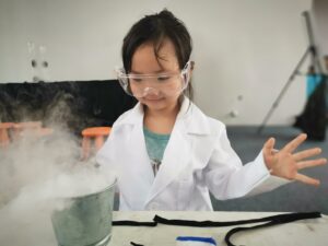Chemie unterm Weihnachtsbaum für Familien mit Kindern ab 5 Jahren