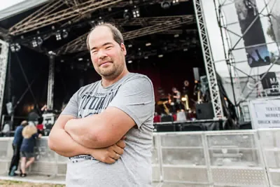 Dennis Bahl Stunden vor dem Konzert mit Mark Forster in der Mazda-Arena im Gießener Schiffenberger Tal