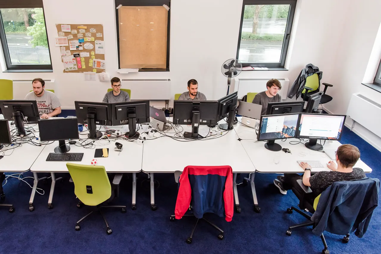 Das GraphCMS-Team bei der Arbeit in der GründerWerkStadt der Stadtwerke Gießen