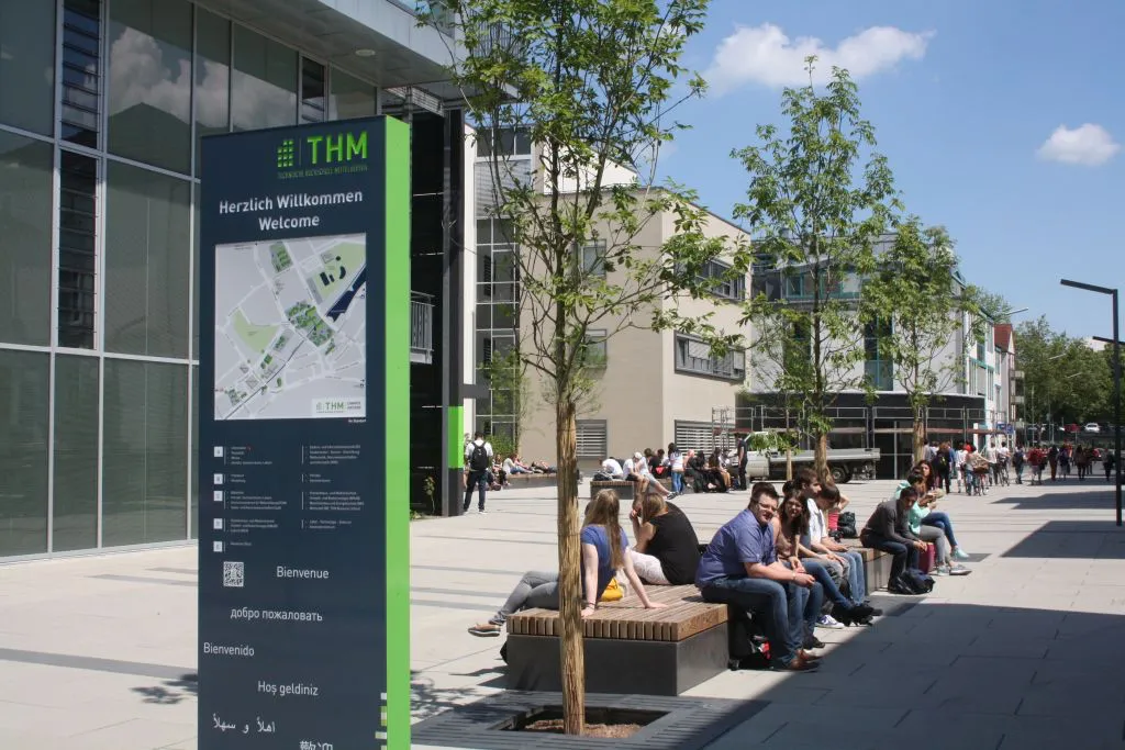In die Gießener Wiesenstraße lädt die THM am 5. Juni zu ihrem ersten Energietag ein. Foto: TH Mittelhessen/Armin Eikenberg