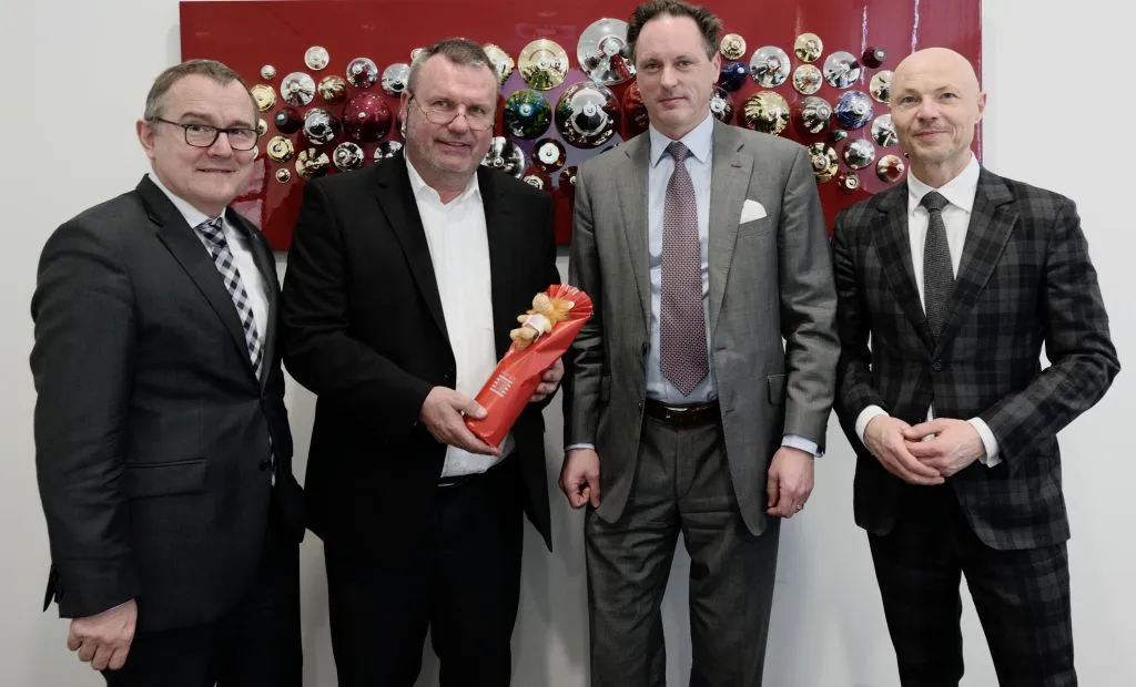 Es zeigt (von links) HTAI-Geschäftsführer Dr. Rainer Waldschmidt, den bisherigen Beiratsvorsitzenden Jörg Steinhardt und seinen Nachfolger Dr. Nicolas Sachsenberg sowie Staatssekretär Dr. Philipp Nimmermann. (Foto: Dr. Carsten Ott)