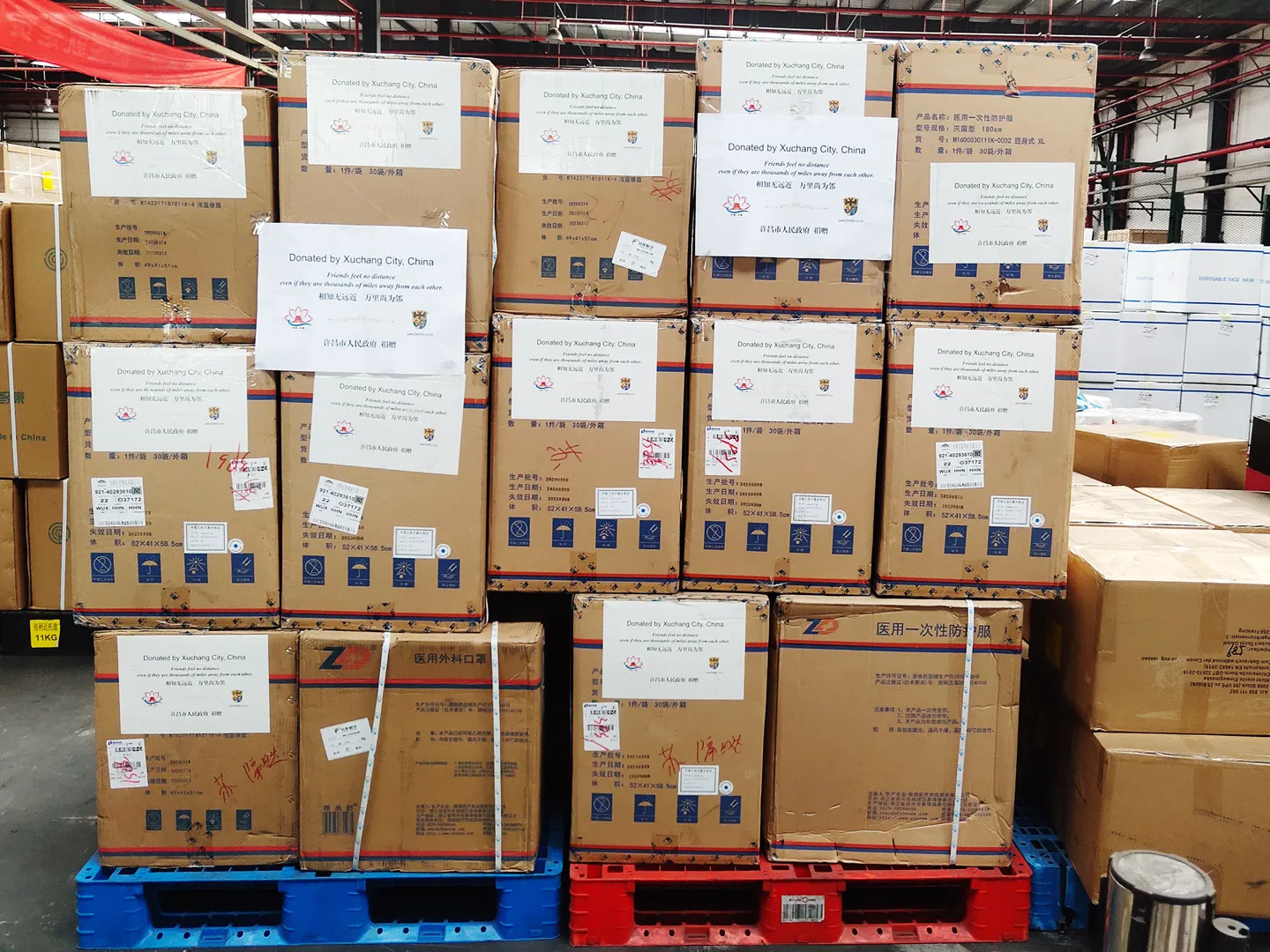 Yang Lei, Provinz Chaoyang, China: Die Spende der Schutzausrüstung aus der chinesischen Partnerregion Xuchang steht aktuell in der Zollkontrolle in der Stadt Wuxi