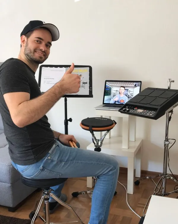 Die Musikzentrale hat ein neues Angebot im Sommer 2020 und erstmals je nach Vorliebe des jeweiligen Schülers kann vor Ort in der Musikzentrale, beim Schüler zu Hause oder via Online-Stream unterrichtet werden. (Quelle: Musikzentrale)