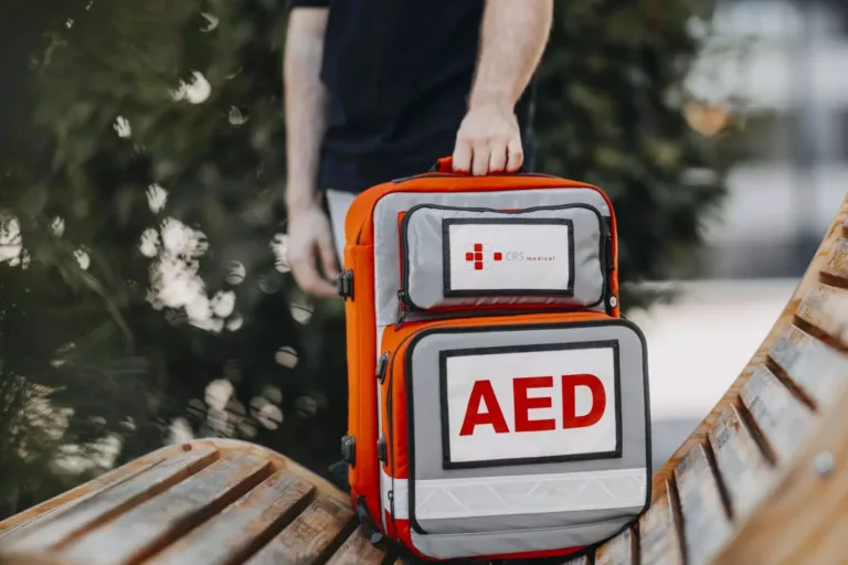 Smarter Notfallrucksack bietet Sportlern Sicherheit am Spielfeldrand