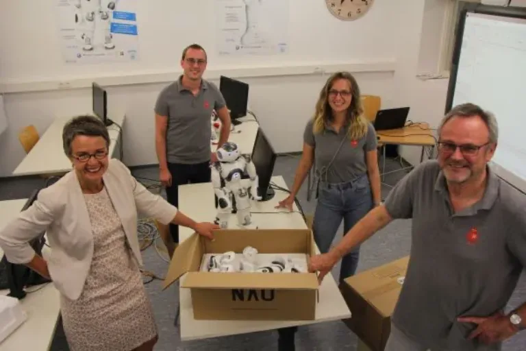 Landkreis und Philipps-Universität stärken mit „RoboPraX“ digitale Kompetenz