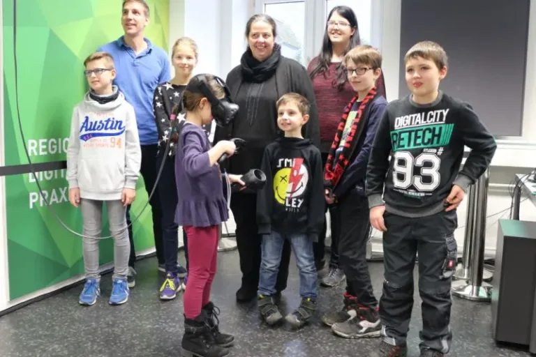 Kinderaugen erstrahlten im SMART Teaching Lab in Wetzlar