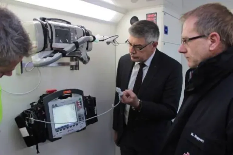 Mit Laptop und Handy ganz nah dran am Patienten