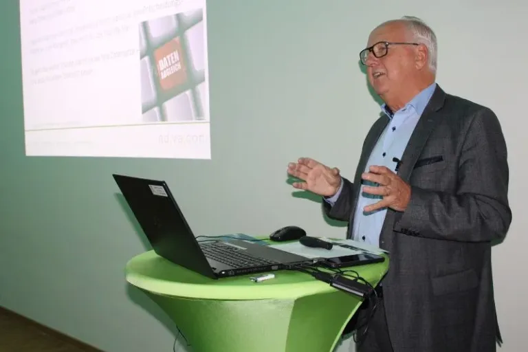 Künstliche Intelligenz: zwischen Fluch und Segen – ein Campus-Gespräch von Landkreis und StudiumPlus