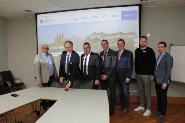 Landrat Michael Köberle präsentierte die neue Webseite des Landkreises Limburg-Weilburg