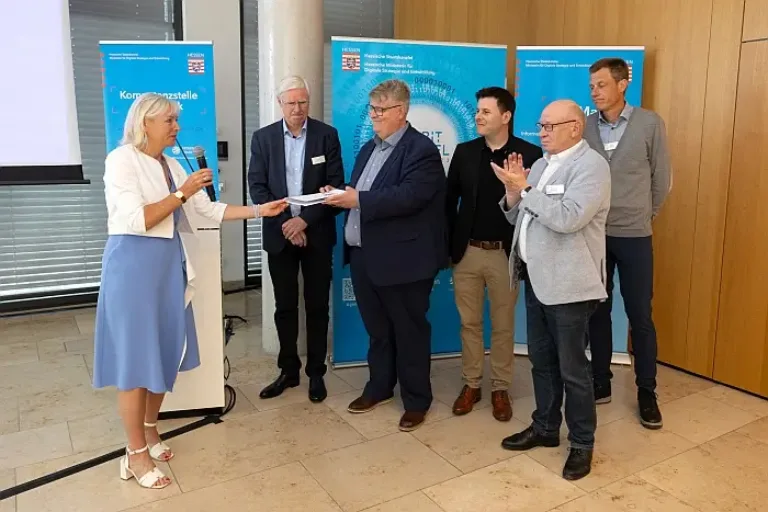 Mittelhessische Breitbandberatung erhält Folge-Förderbescheid beim Gigabitgipfel 2023