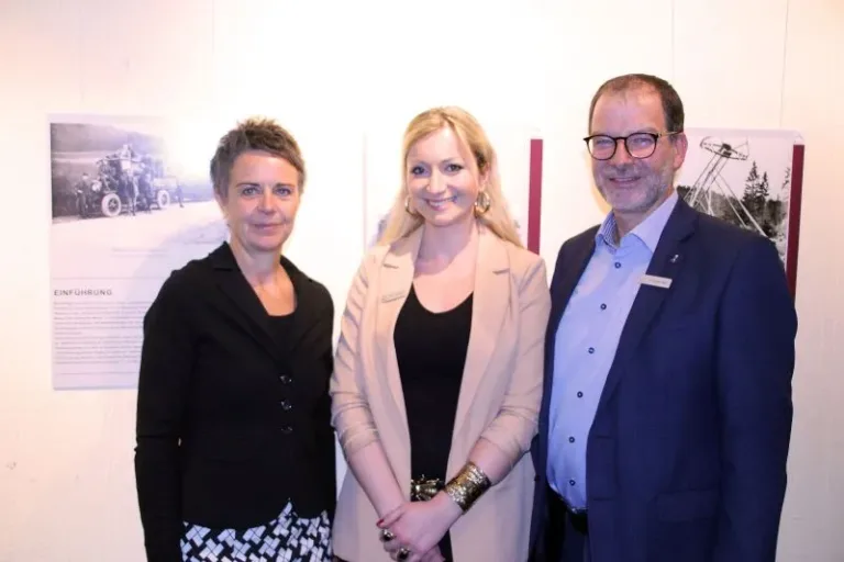 Interessannte Exponate, Fotos und Dokumente in der Ausstellung zum Thema "beginnende Strom- und Wasserversorgung in der Region"