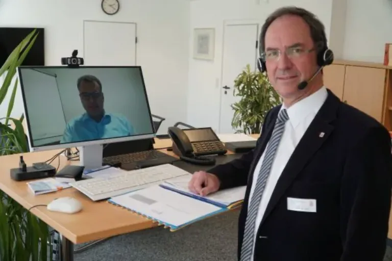 Reihe "Auf eine TelKo mit." dem Chemiker Dr. Klaus Schepers über sein Gießener Unternehmen MUNDITECH und Regierungspräsident Dr. Christoph Ullrich