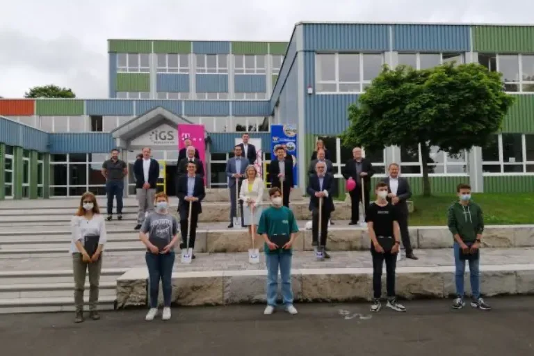 Spatenstich für den weiteren Ausbau des „Schnellen Internets“ im Landkreis Gießen