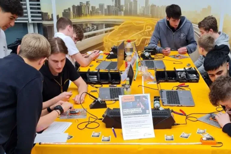 Neuauflage des Festivals der Naturwissenschaften & Technik begeistert über 600 mittelhessische Schülerinnen und Schüler