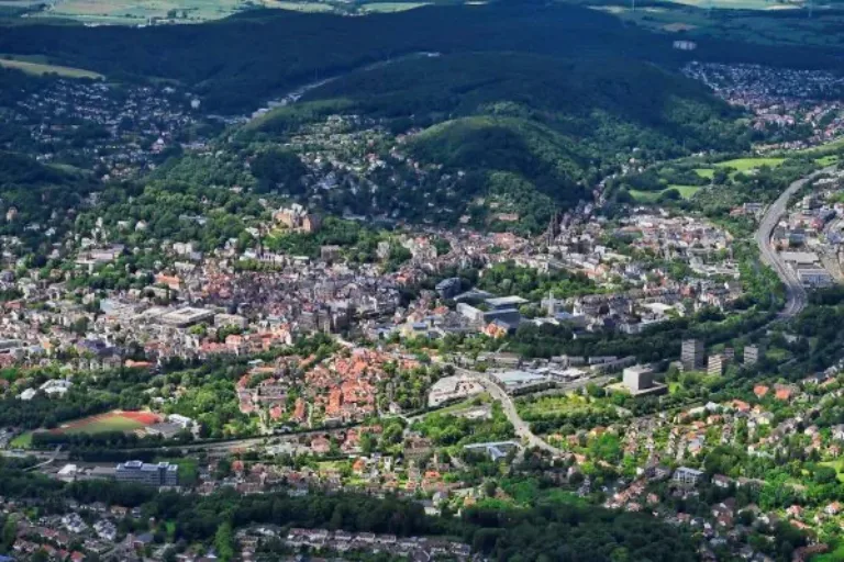 Gutachterausschuss stellt neuen Immobilienmarktbericht vor: Wohnraum in Marburg bei steigenden Preisen weiterhin sehr Nachgefragt