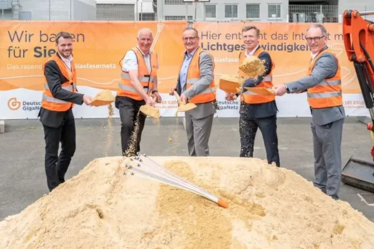 Erster Spatenstich für Glasfaserausbau in Weilburg/Deutsche GigaNetz versorgt neun Kreis-Kommunen mit schnellem Netz