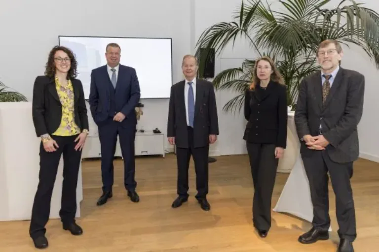 Wechsel an der Spitze der Von Behring-Röntgen-Stiftung: Früherer Regierungspräsident Dr. Lars Witteck folgt auf Friedrich Bohl als Präsident