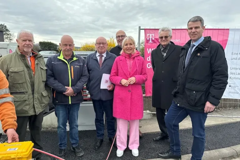 Sofort-Programm „11+1 für Hessen“:  „Flächendeckender Glasfaserausbau sichert Arbeitsplätze von morgen“