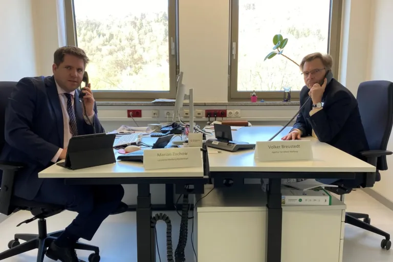 Flüchtlingsnetzwerk startet. Heimische Wirtschaft  eröffnet Geflüchteten aus der Ukraine Chance(n)  für Arbeit.