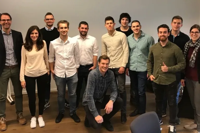 Hilfe für den Fußballstar