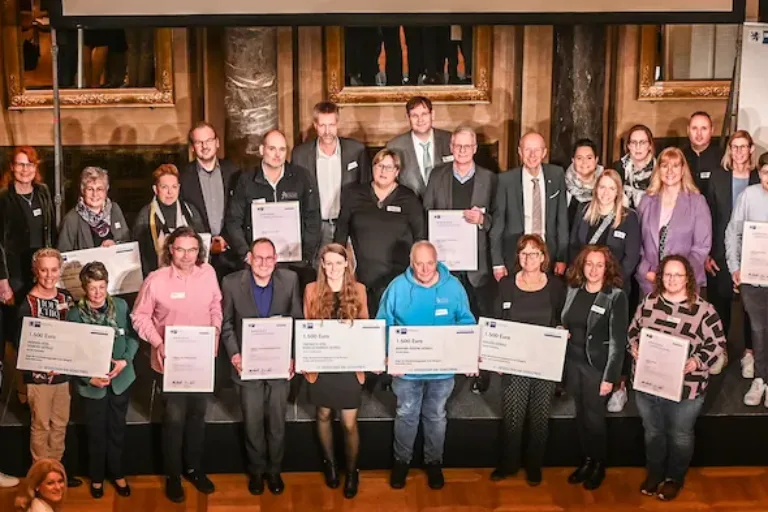 Hessische Schulen mit IHK-Schulpreis ausgezeichnet