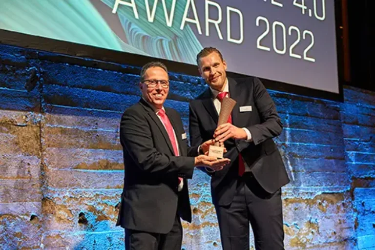 Ausgezeichnet: Rittal gewinnt Industrie 4.0 Award für smarte Haigerer Fabrik