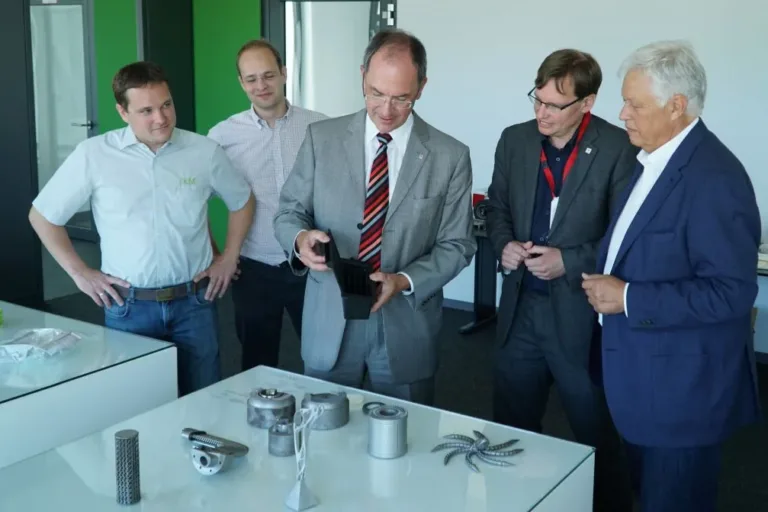 Start der Reihe „RP Dr. Christoph Ullrich besucht mittelhessische Top-Firmen“