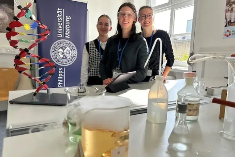 Unterstützung für junge Forscherinnen und Forscher