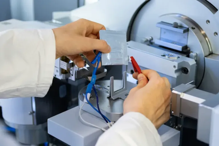 Wie Silizium die Leistung von Feststoffbatterien verbessern kann