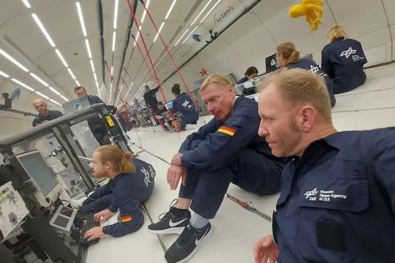 Wissenschaftler von THM und JLU absolvieren Parabelflug