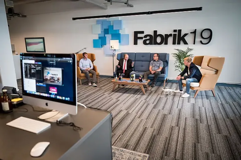 Digitales Mitarbeiter-Werkzeug und „Fliegendes Auge“