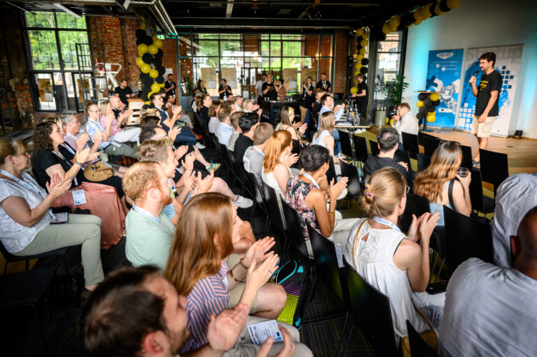 Startup Weekend Mittelhessen 2025: Pitching, Preisverleihung, Gruppenfotos am 29.06.2025. Im Auftrag der Regionalmanagement Mittelhessen GmbH.