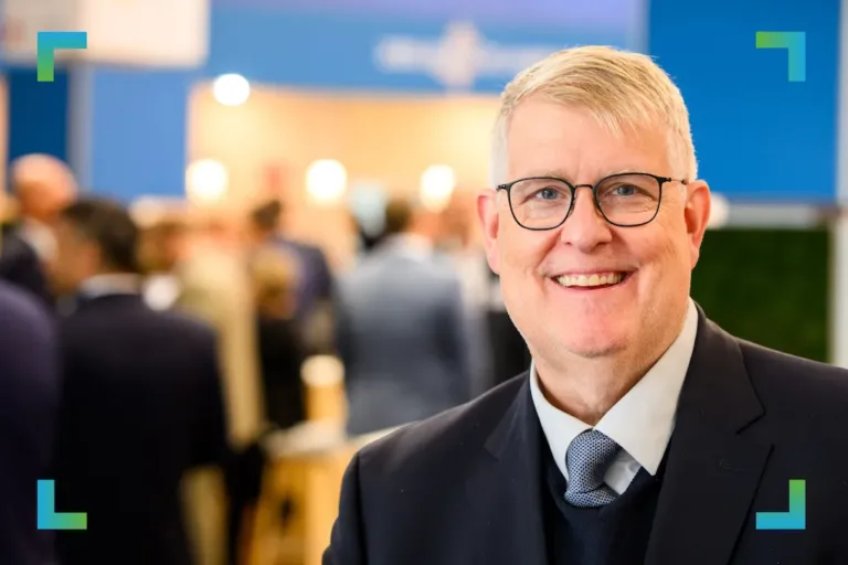 Jens Ihle, Geschäftsführer Regionalmanagement Mittelhessen, blickt freundlich in Kamera