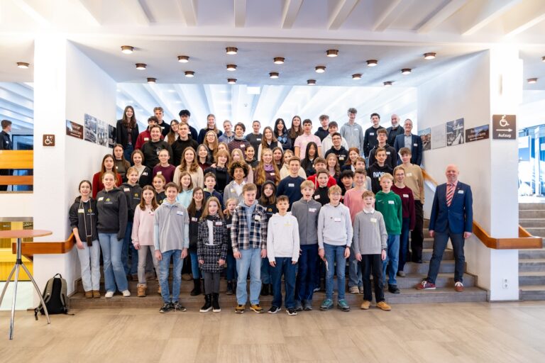 Beim Regionalwettbewerb von Jugend forscht in Hessen Mitte präsentierten am 20. Februar 2026 gleich 38 Schülerinnen und Schüler ihre Forschungsprojekte in den Bereichen Mathematik, Informatik, Naturwissenschaften und Technik. (Fotos: Till Schürmann)