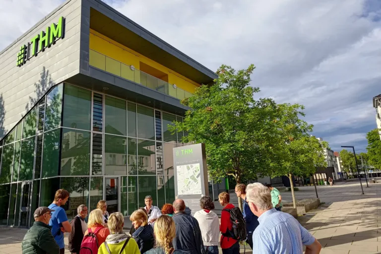 Forschung hautnah: THM öffnet Türen mit „Science-Seeing-Tour“