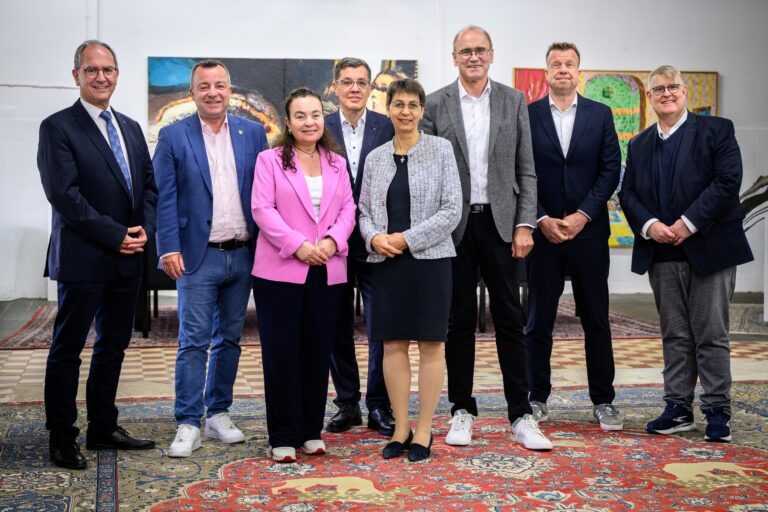 Einstimmig bestätigt: der Vorstand des Mittelhessen e.V. bei der Mitgliederversammlung 2026 im Rosenhang Museum Weilburg.