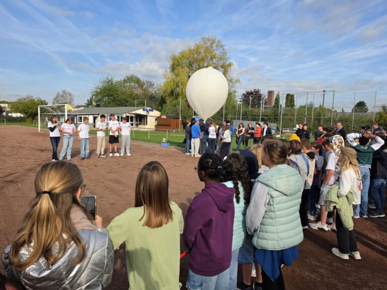 Präsentation des Projektes und Start des Ballons bei einem von zwei Starts in Gießen (Foto: Regionalmanagement Mittelhessen)