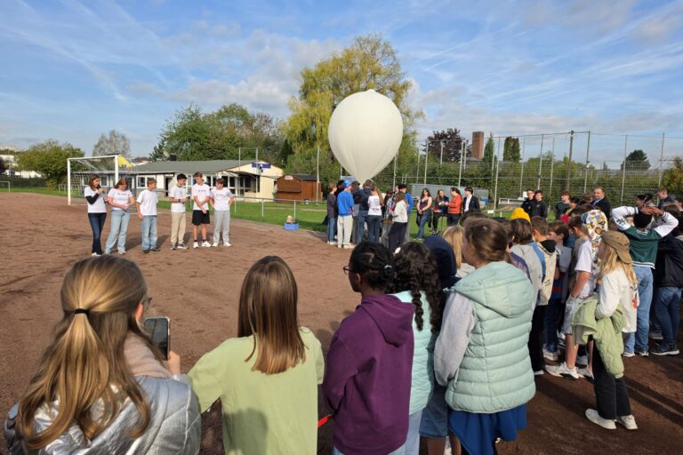 Präsentation des Projektes und Start des Ballons bei einem von zwei Starts in Gießen (Foto: Regionalmanagement Mittelhessen)
